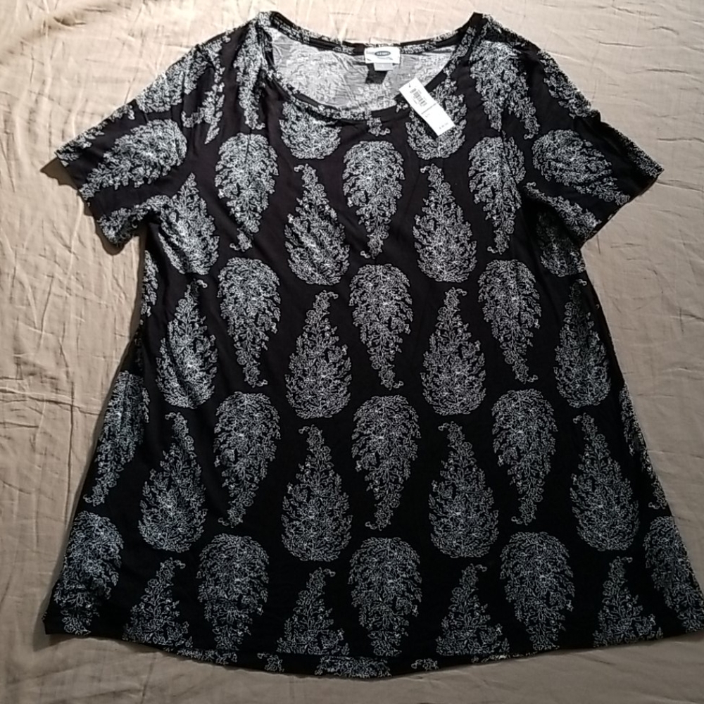 Blk and white t-shirt NWOT